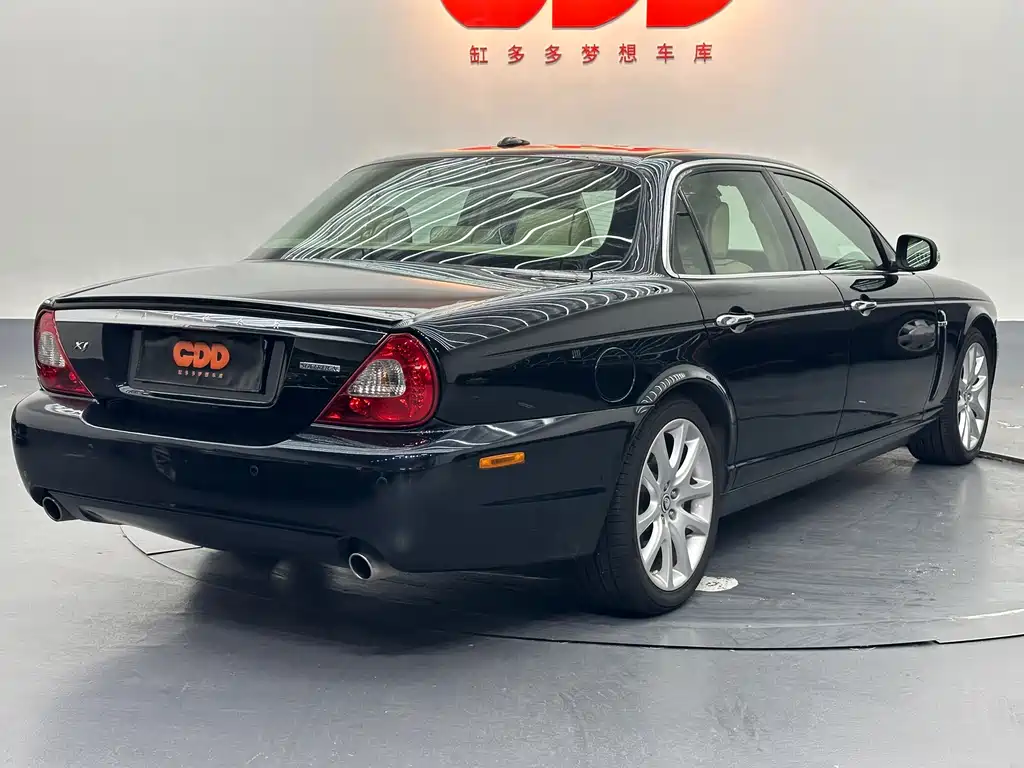 Jaguar XJ 2009 — фото 26