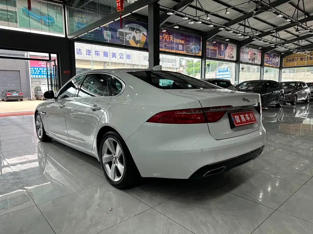 Jaguar XFL 2018 — фото 16