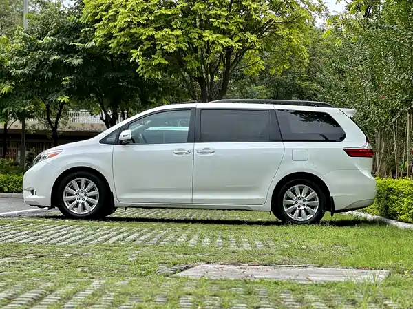 Toyota Sienna 2015