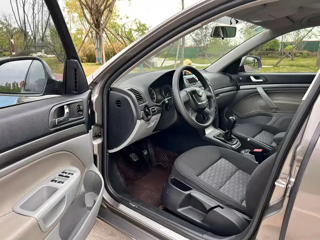 Skoda Octavia 2013 — фото 11