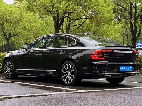 Volvo S90 Plug-In Hybrid 2024