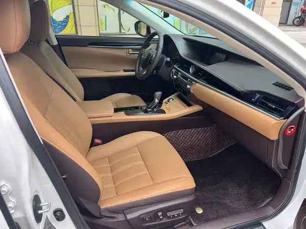 Lexus ES 2016