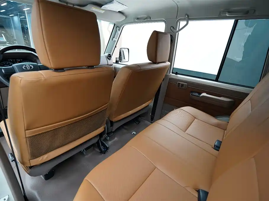 Toyota Land Cruiser 2022 — фото 12