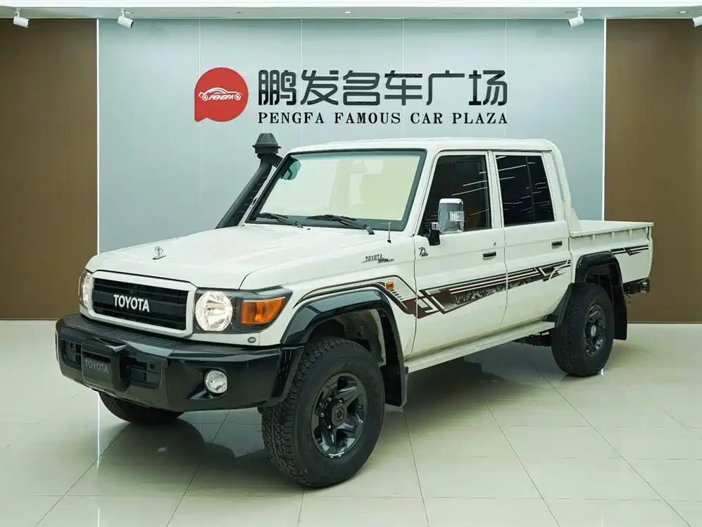 Toyota Land Cruiser 2022 — фото 1