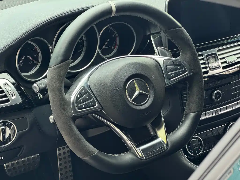 Mercedes-Benz CLS AMG 2015 — фото 11