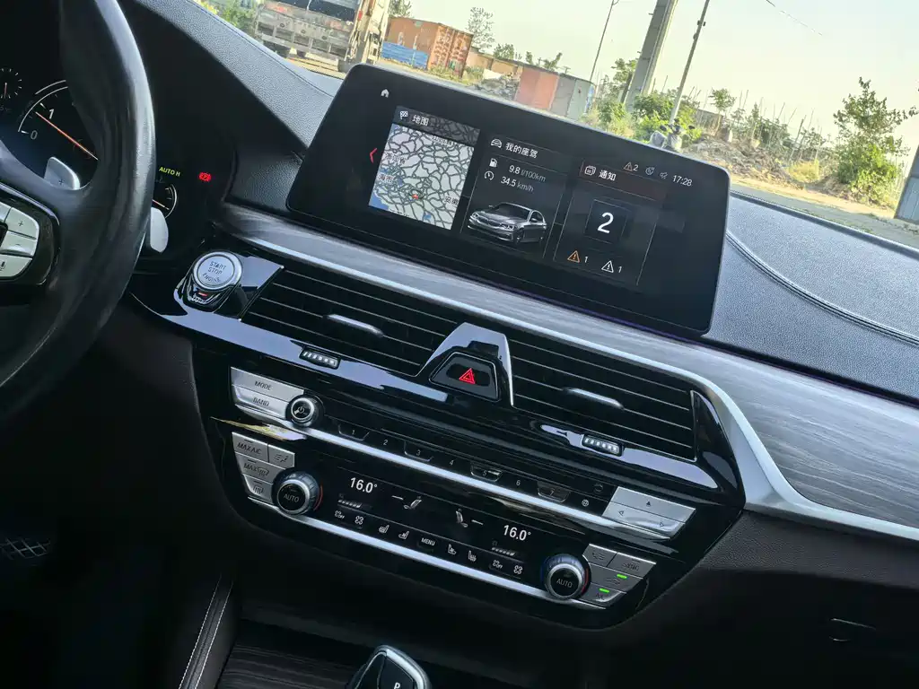 BMW 5 Series 2018 — фото 9