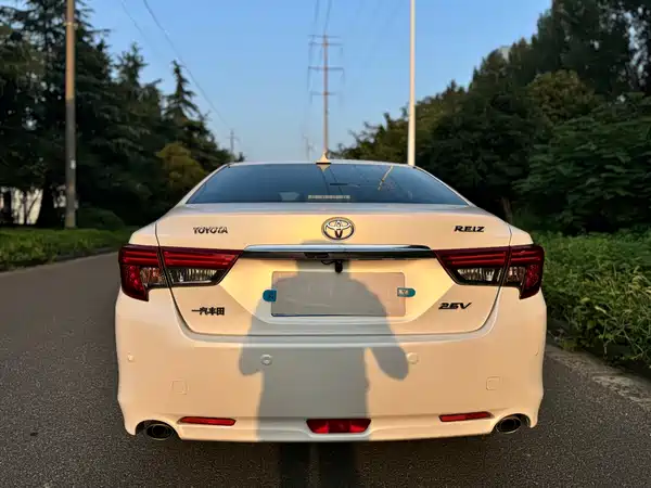 Toyota Reiz 2013