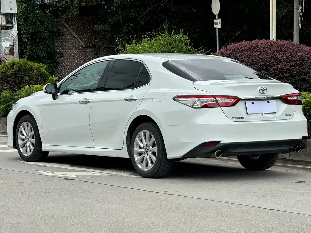 Toyota Camry 2019 — фото 6