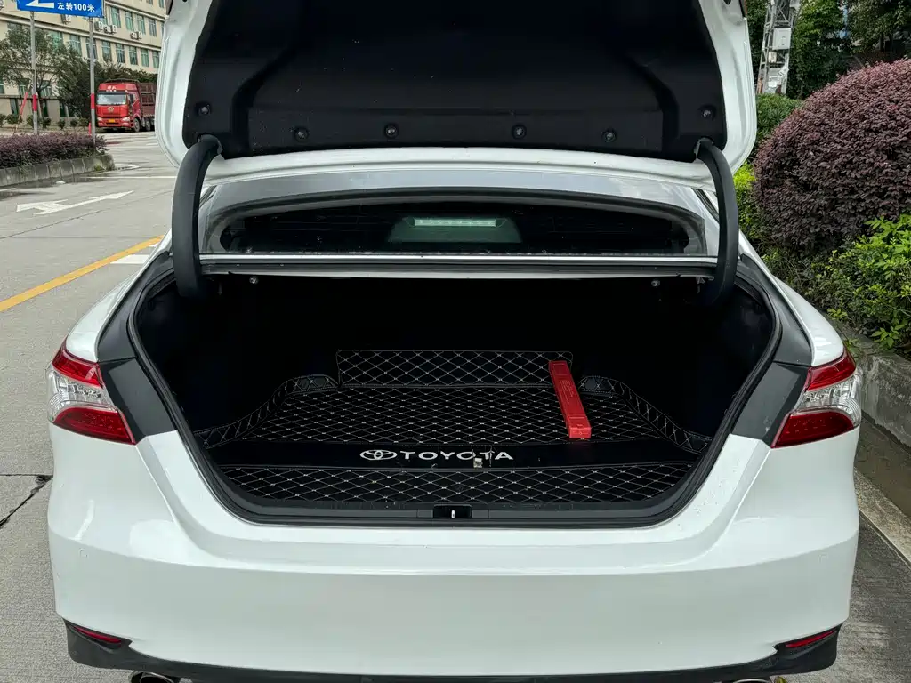 Toyota Camry 2019 — фото 17