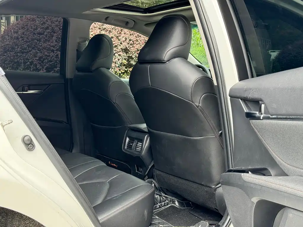 Toyota Camry 2019 — фото 16