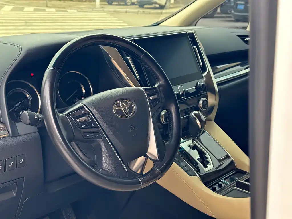 Toyota Alphard 2021 — фото 20