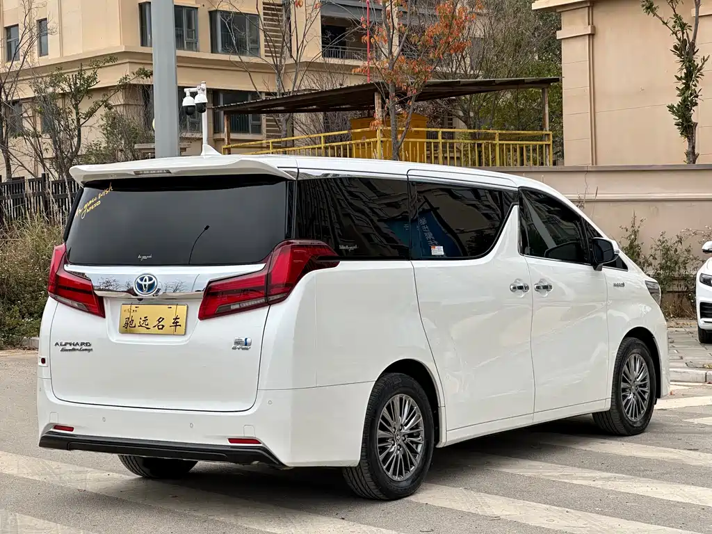 Toyota Alphard 2021 — фото 25