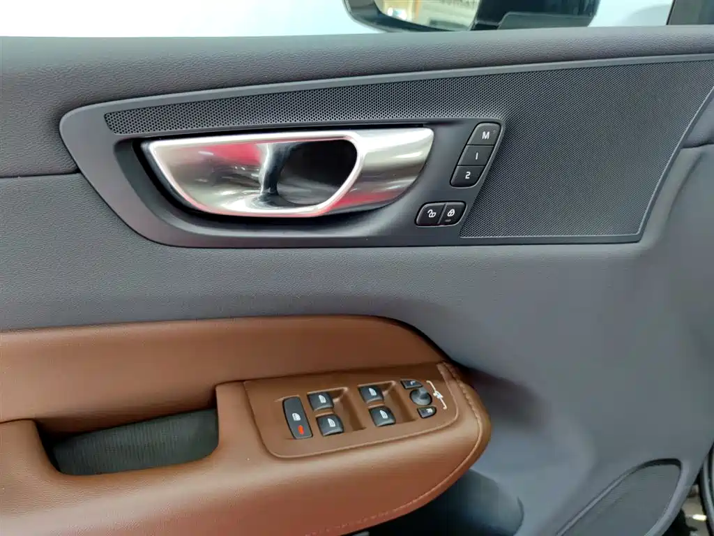 Volvo XC60 2024 — фото 15