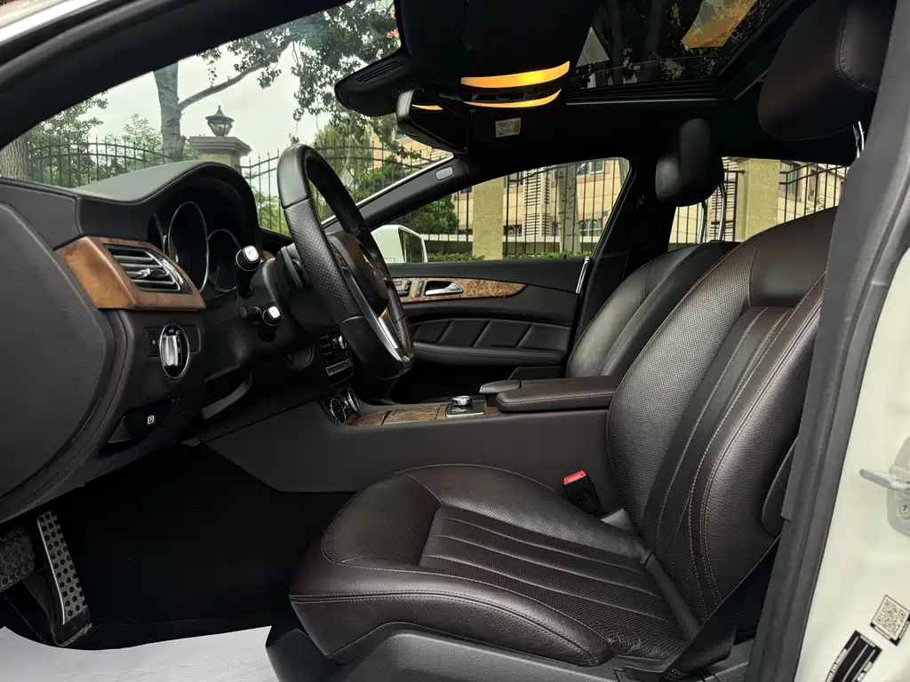 Mercedes-Benz CLS 2015 — фото 11