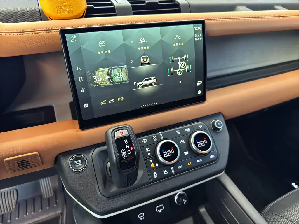 Land Rover Defender 2023 — фото 16
