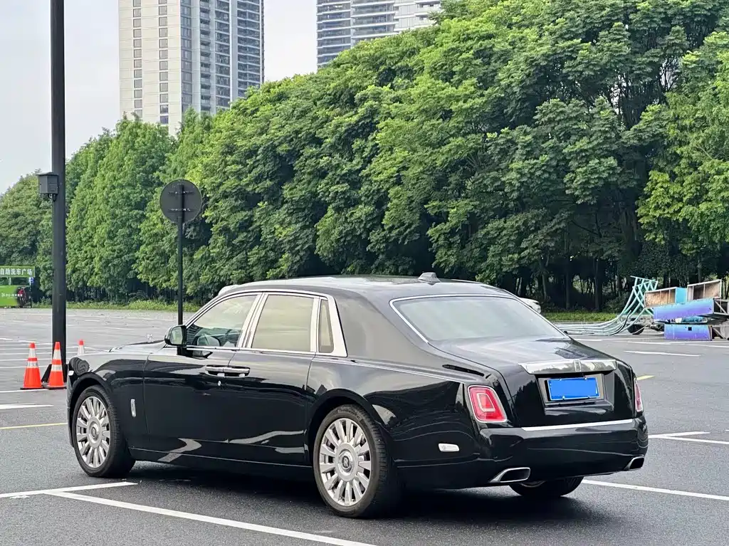 Rolls-Royce Phantom 2020 — фото 4
