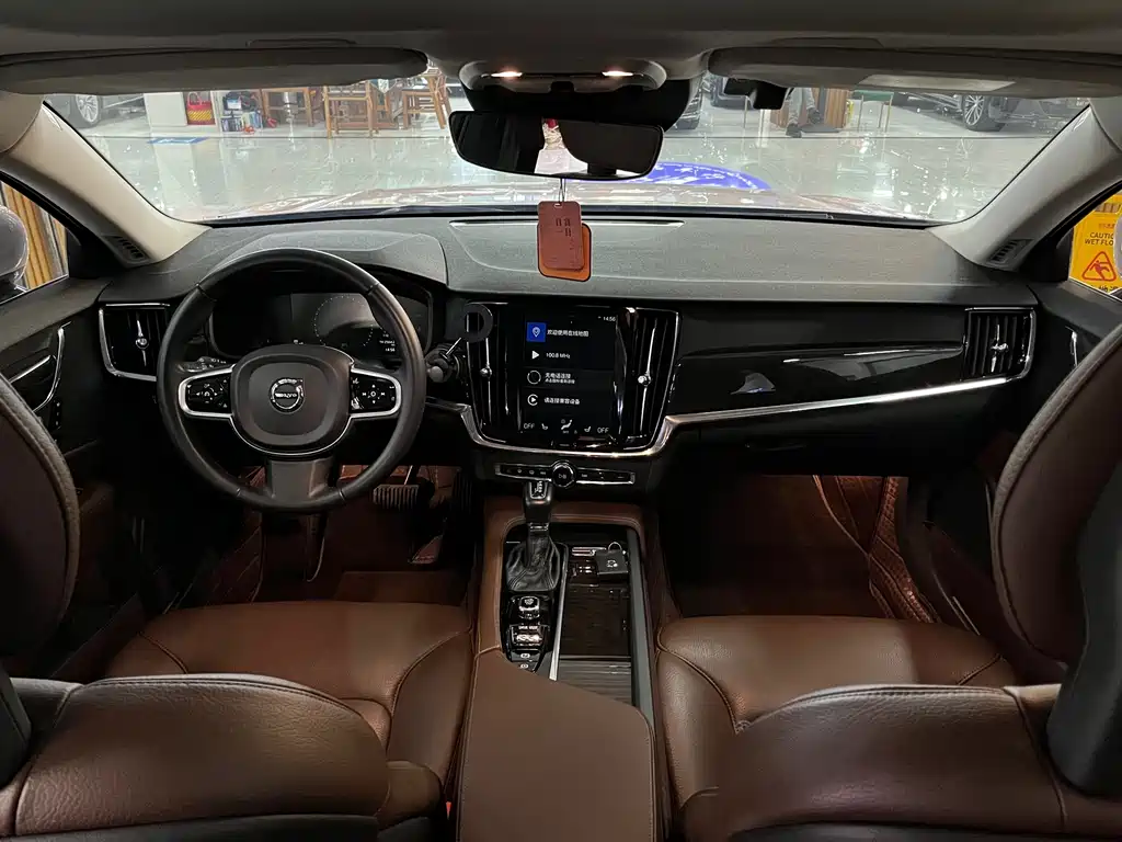 Volvo S90 2018 — фото 12