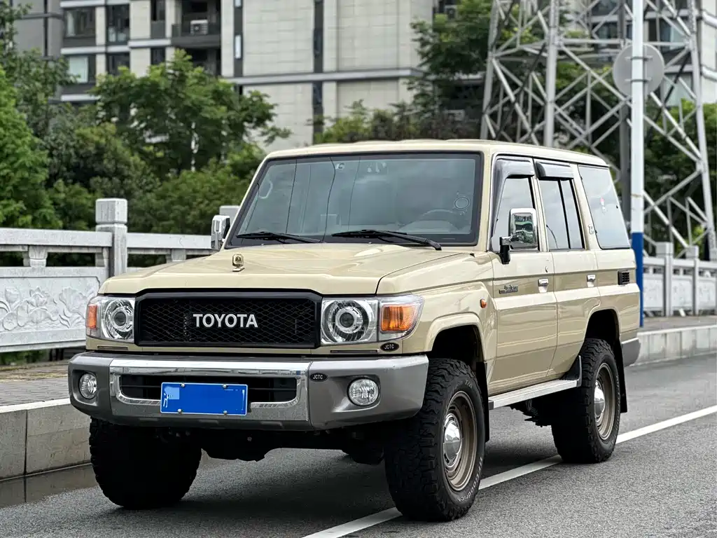 Toyota Land Cruiser 2024 — фото 1
