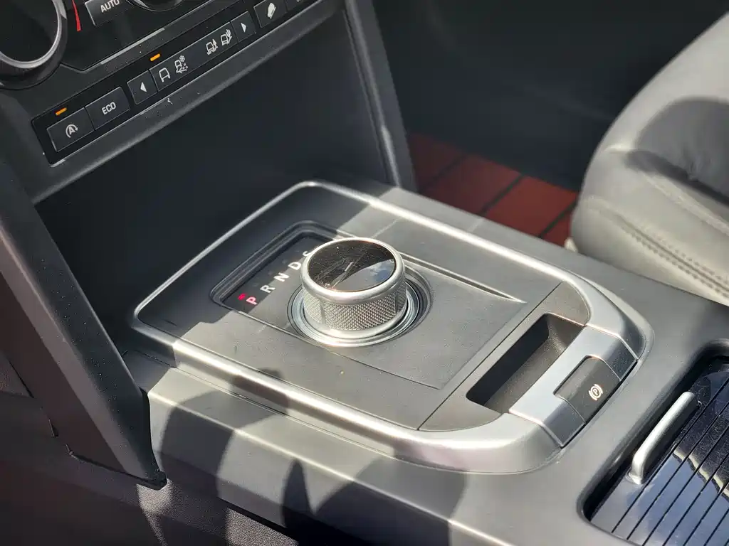 Land Rover Discovery Sport 2016 — фото 16