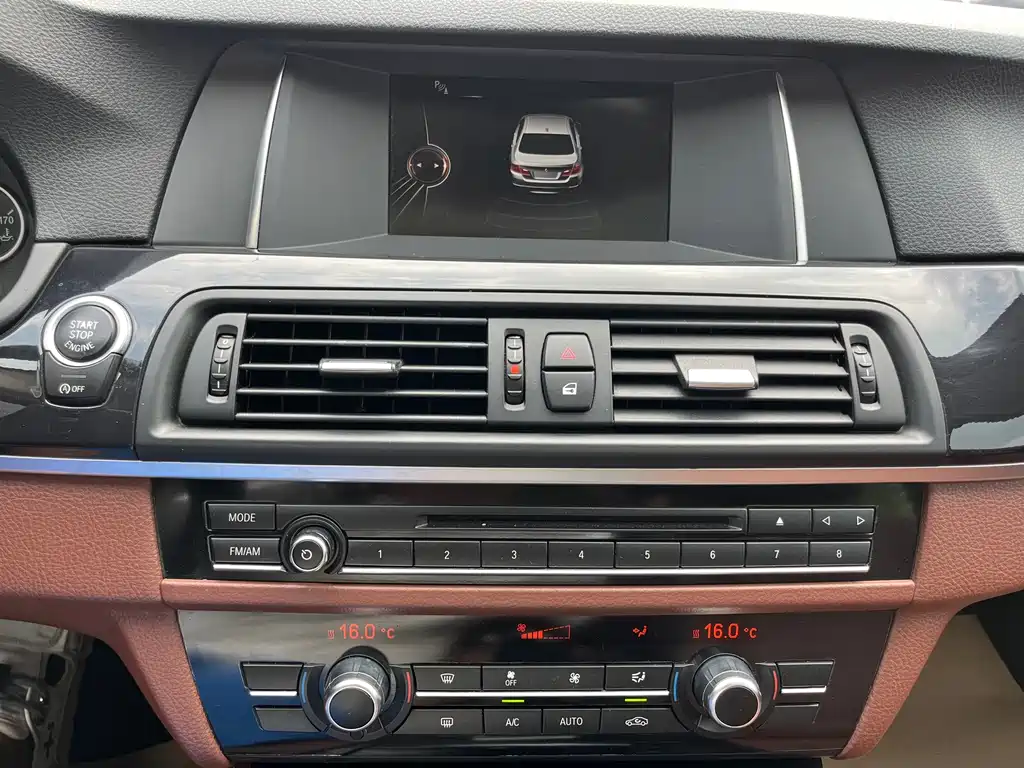 BMW 5 Series 2016 — фото 23