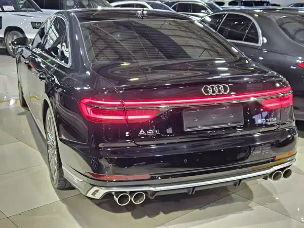 Audi A8 2022
