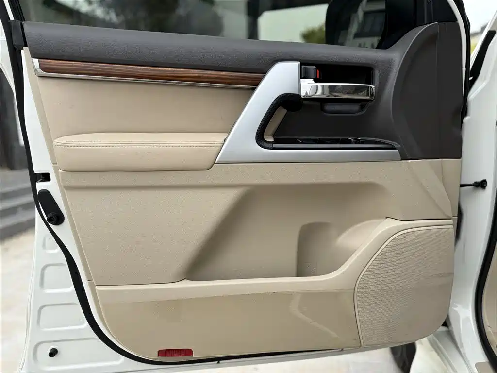 Toyota Land Cruiser 2019 — фото 9
