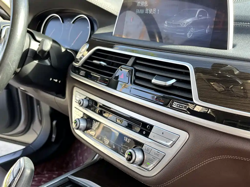 BMW 7 Series 2019 — фото 12