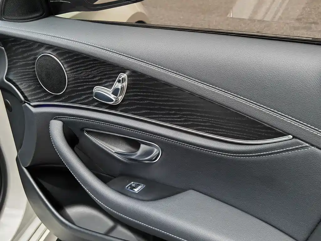 Mercedes-Benz E-Class 2018 — фото 19