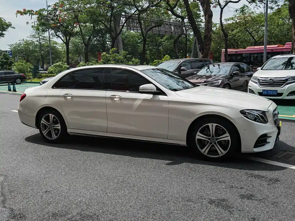Mercedes-Benz E-Class 2018 — фото 9