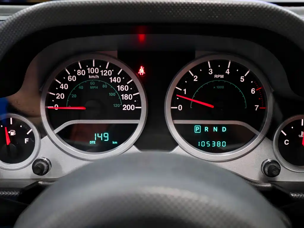 Jeep Wrangler 2010 — фото 12