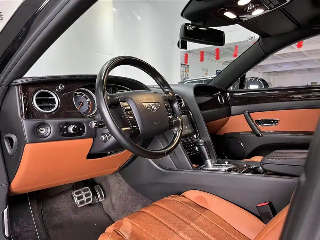 Bentley Flying Spur 2014 — фото 16
