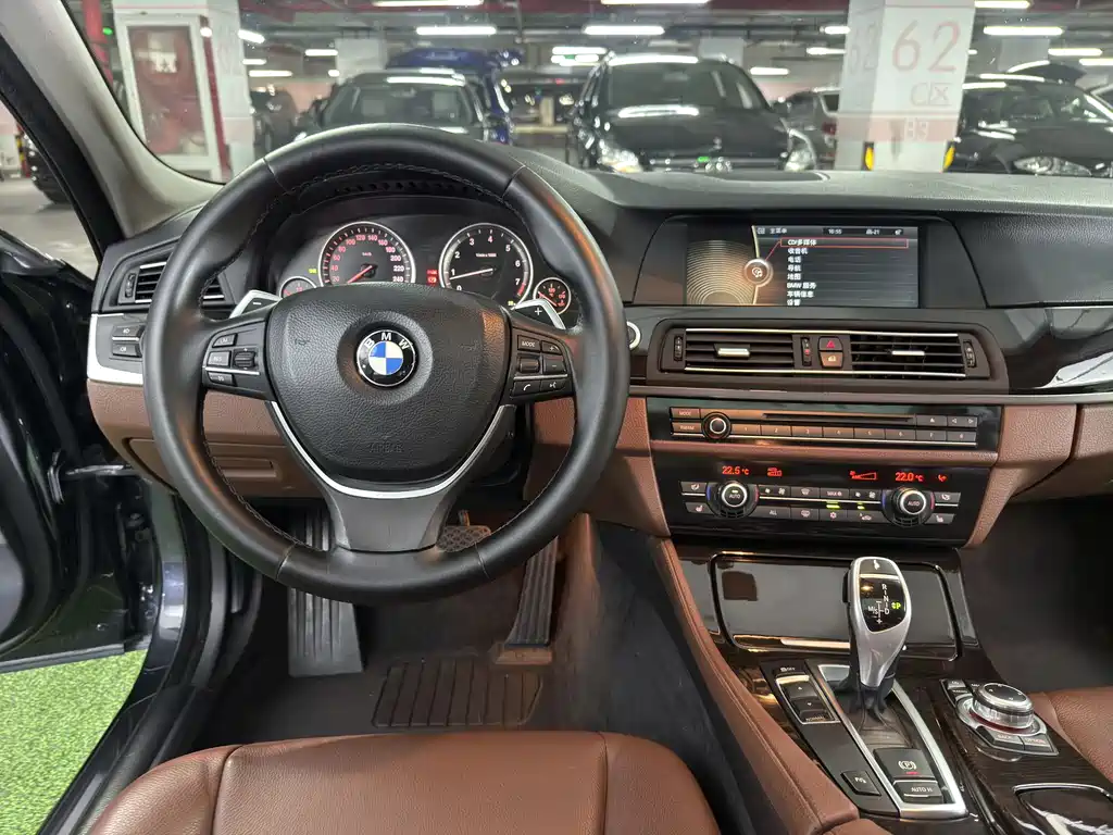 BMW 5 Series 2011 — фото 13