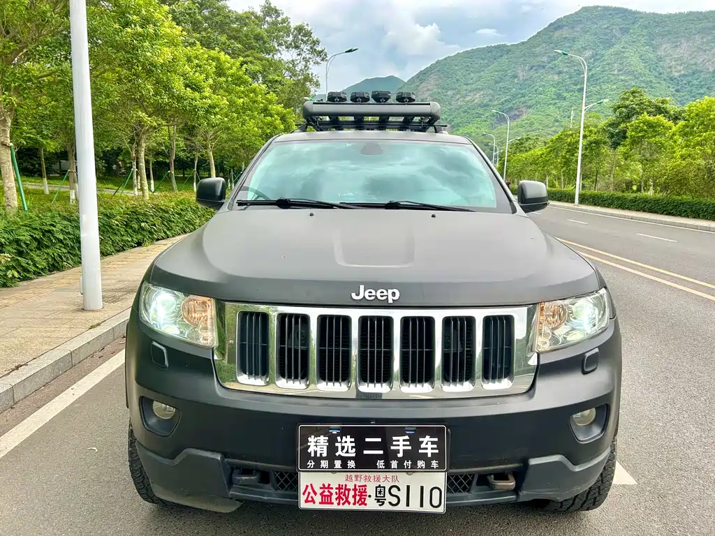 Jeep Grand Cherokee 2013 — фото 2