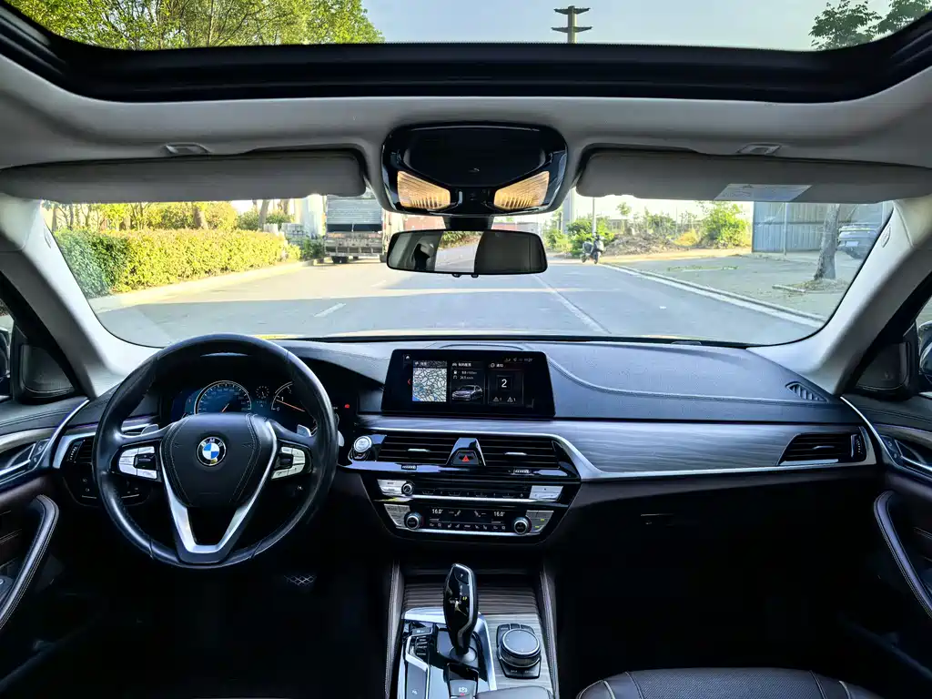 BMW 5 Series 2018 — фото 6