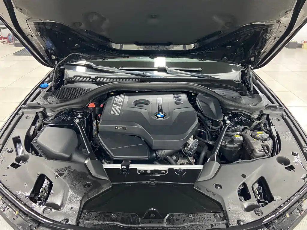 BMW 5 Series 2017 — фото 25