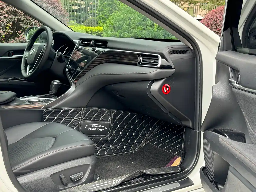 Toyota Camry 2019 — фото 15