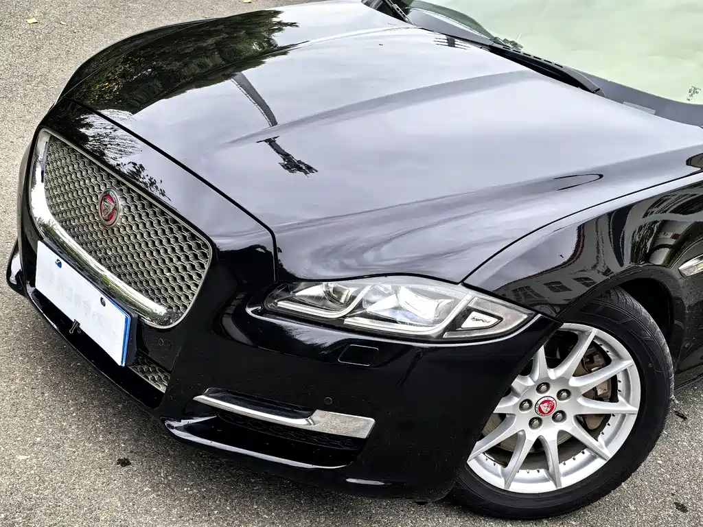 Jaguar XJ 2018 — фото 6