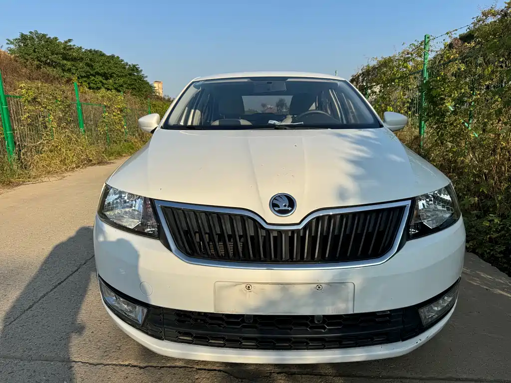 Skoda Rapid 2017 — фото 2