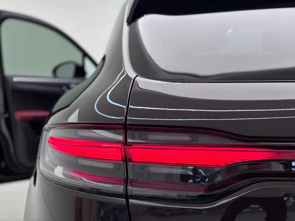 Porsche Macan 2022 — фото 16