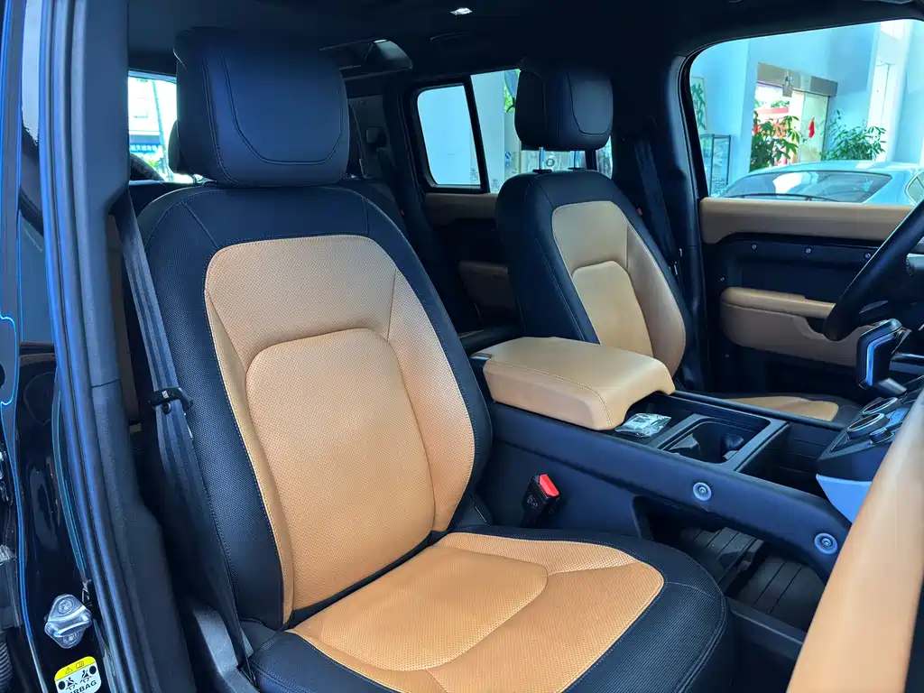 Land Rover Defender 2023 — фото 13