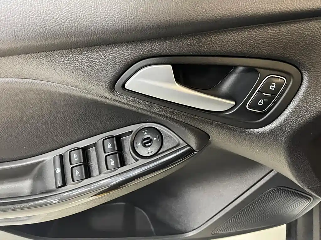 Ford Focus 2019 — фото 14