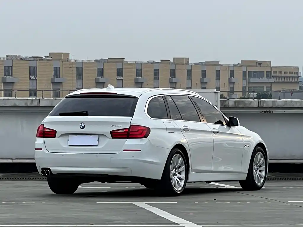 BMW 5 Series 2012 — фото 3