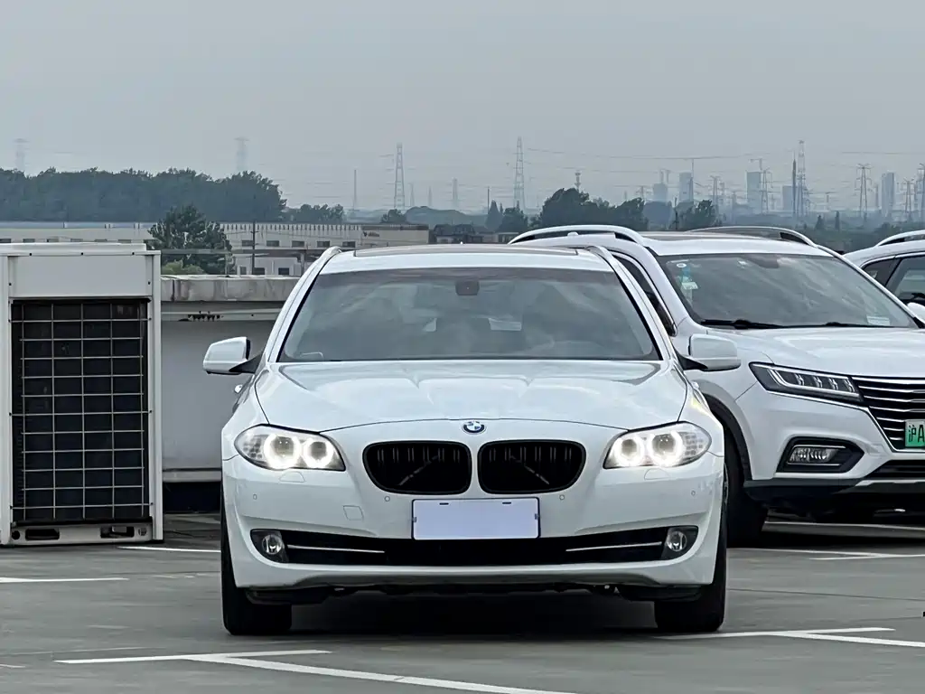 BMW 5 Series 2012 — фото 8
