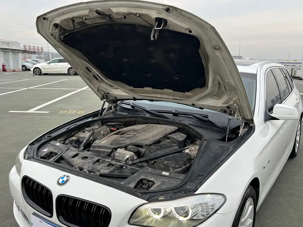 BMW 5 Series 2012 — фото 29