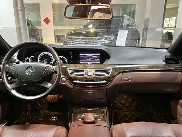 Mercedes-Benz S-Class 2012