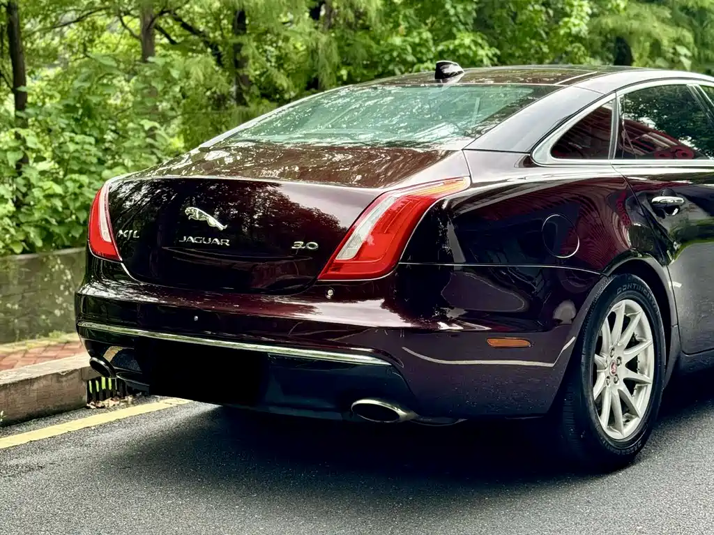 Jaguar XJ 2016 — фото 12