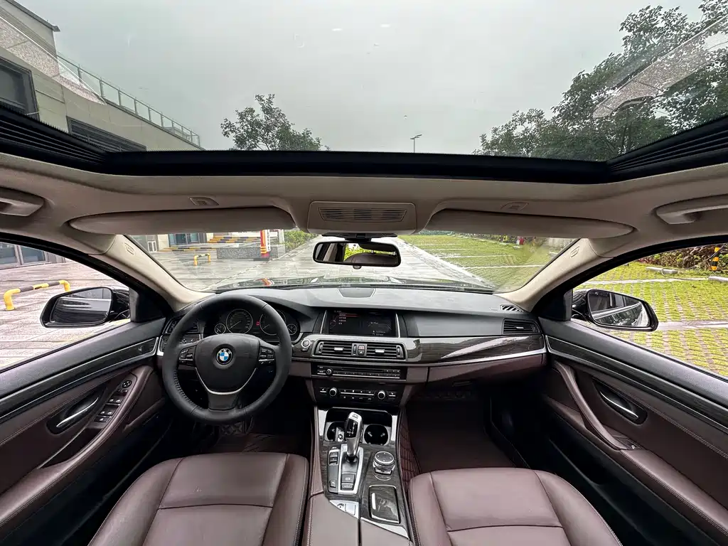 BMW 5 Series 2015 — фото 15