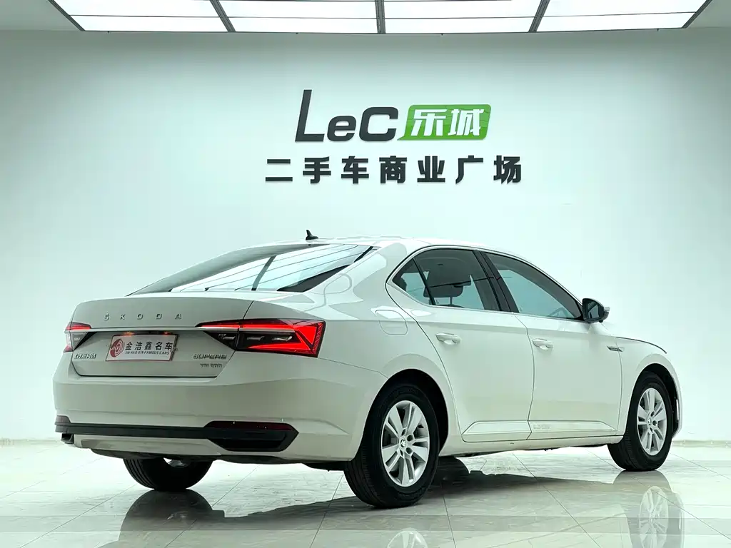 Skoda Superb 2022 — фото 20