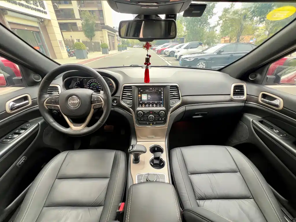 Jeep Grand Cherokee 2015 — фото 12