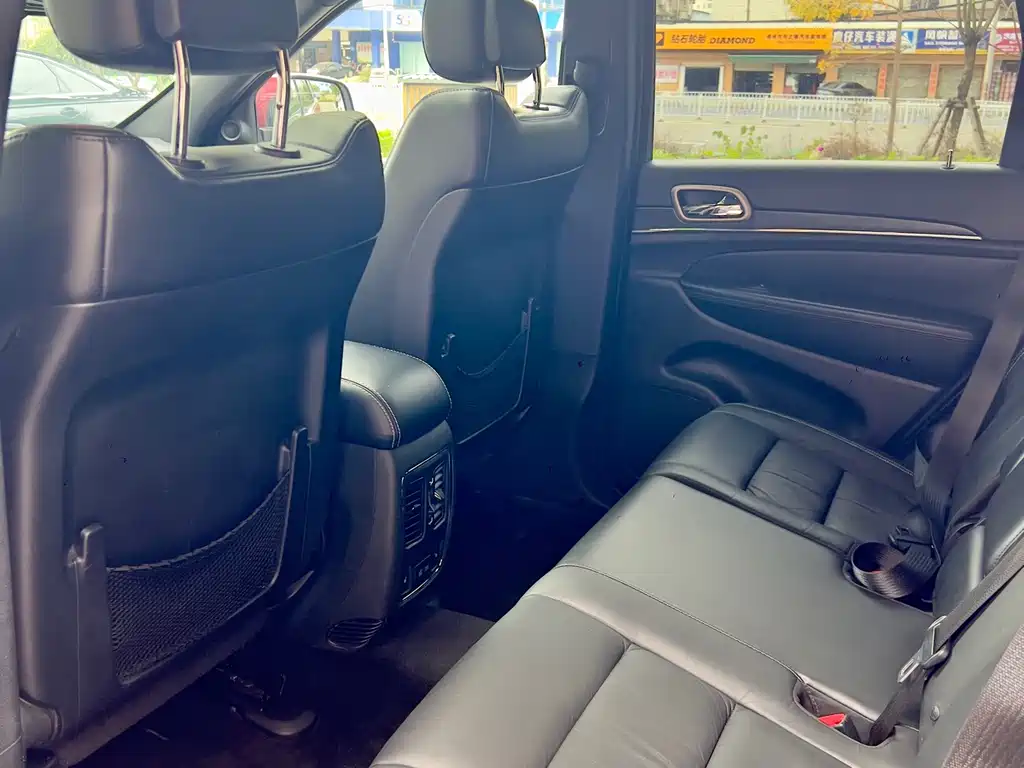 Jeep Grand Cherokee 2015 — фото 15